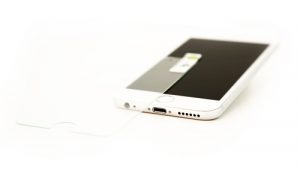 Produktfoto Gorillatech mit Smartphone und Displayschutzglas